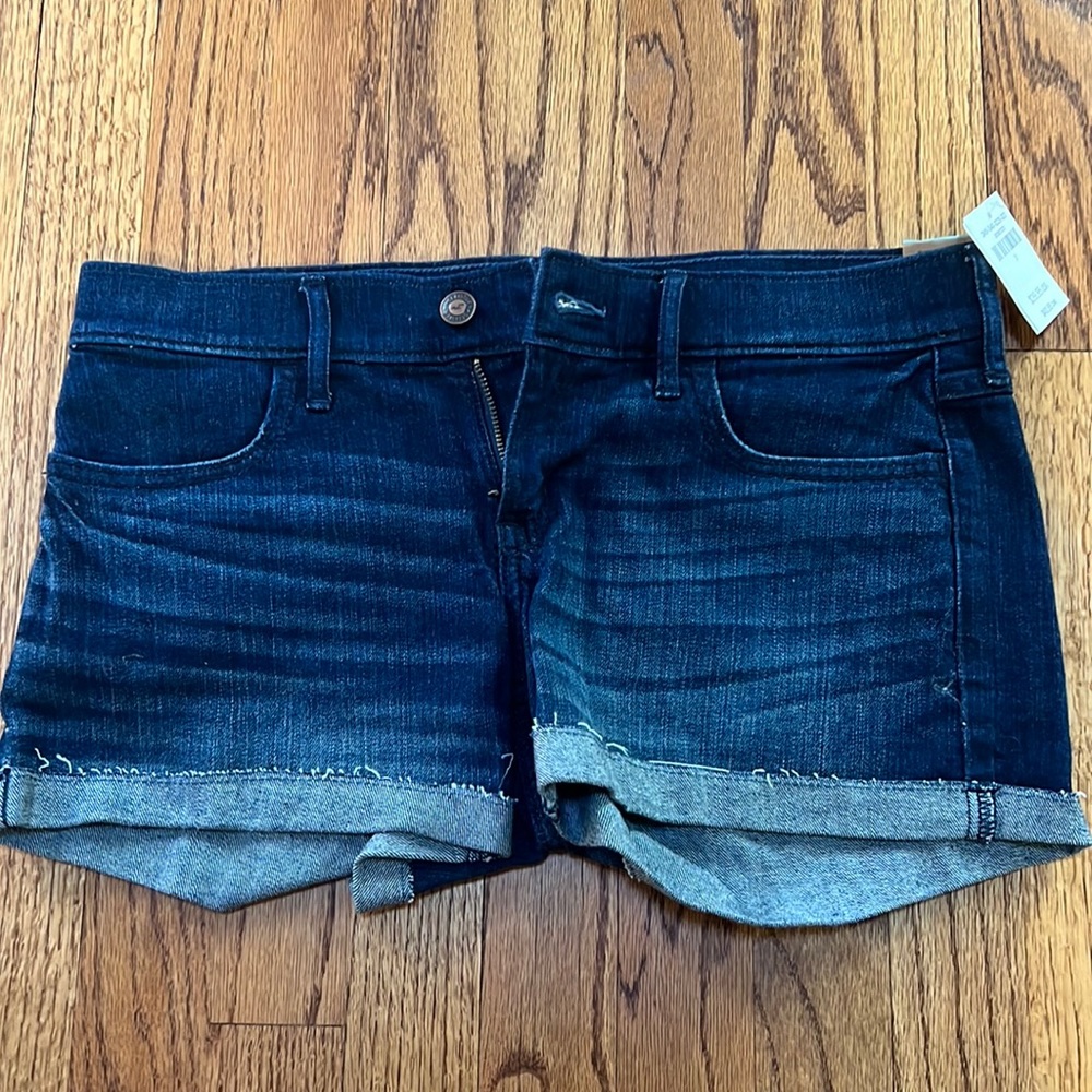 Hollister Size 7 Jean Shorts- Low Rise NWT